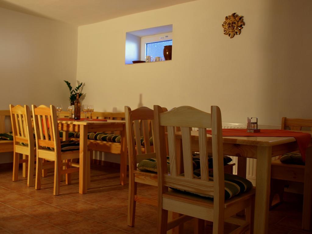 Penzion U Dvou Lip Drnholec Exterior photo